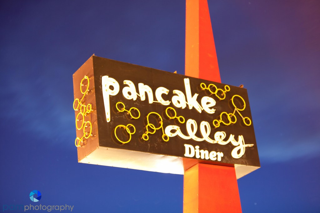How to Photograph Neon&nbsp;Signs
