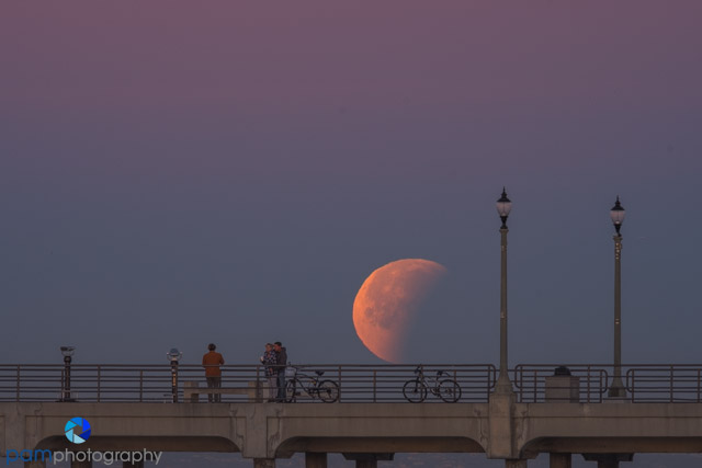 Photographing the Lunar Eclipse from Huntington Beach,&nbsp;CA
