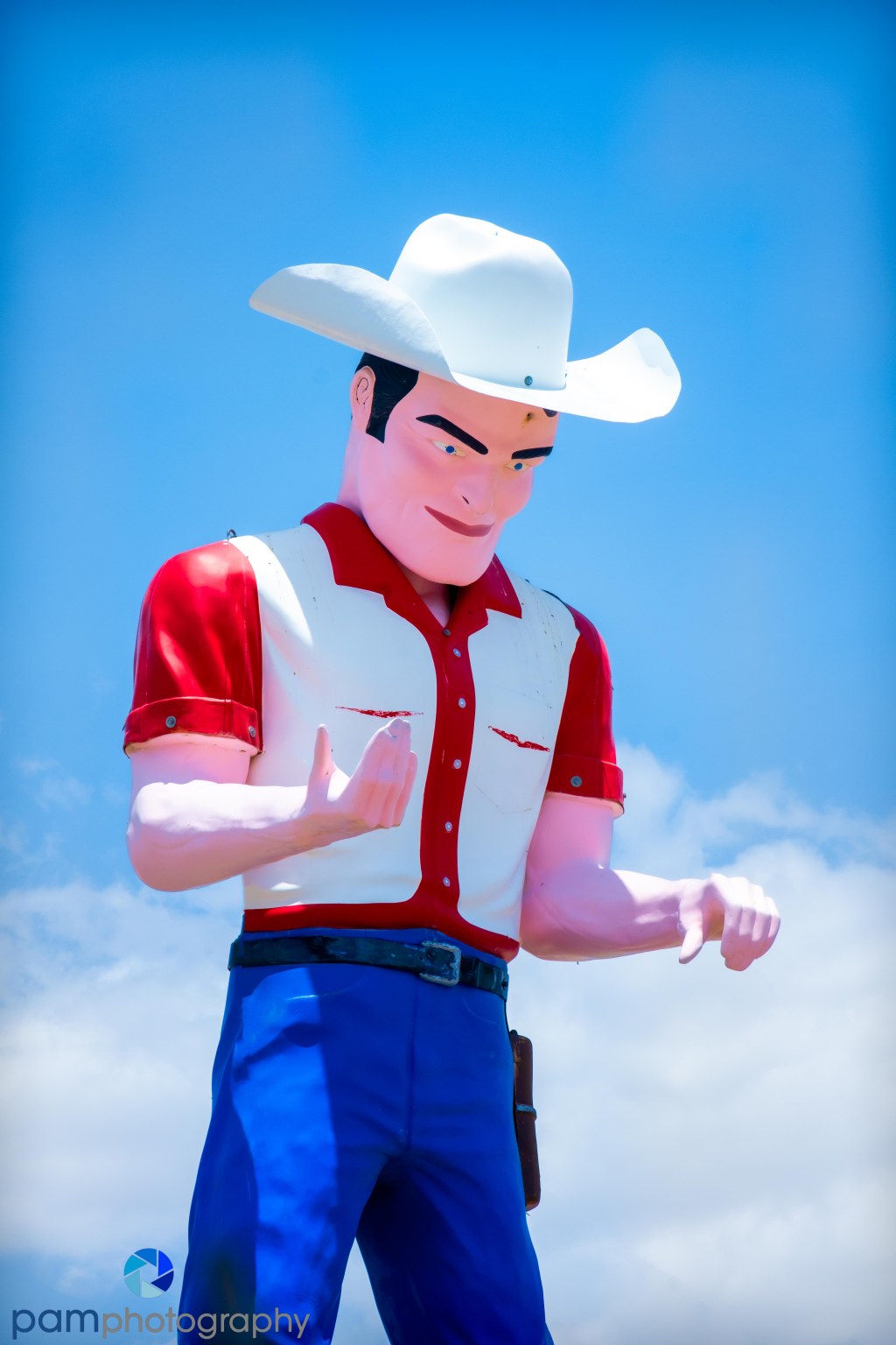 There’s a photo in here somwhere:  Muffler Man in Gallup,&nbsp;NM